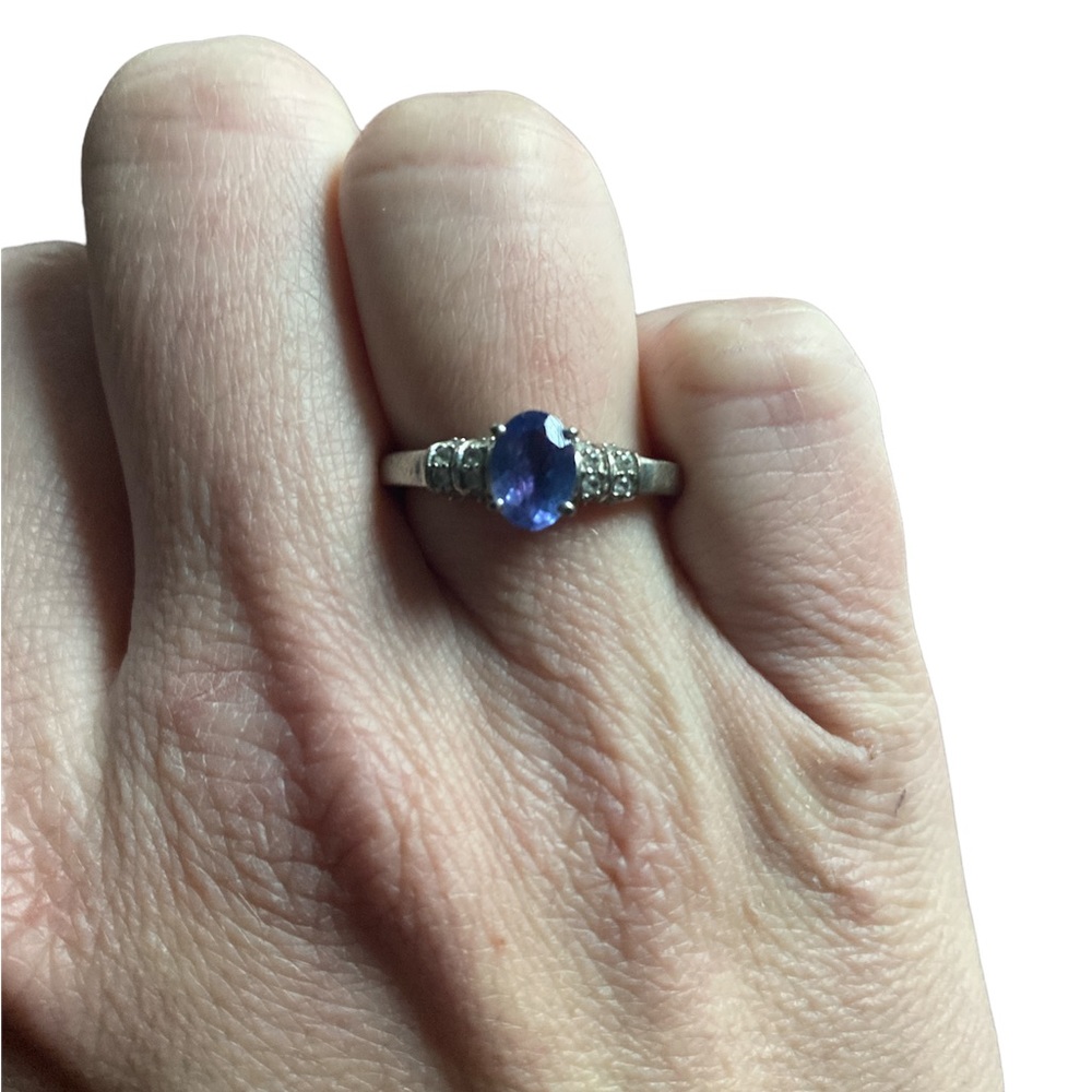 Delicate silver ring